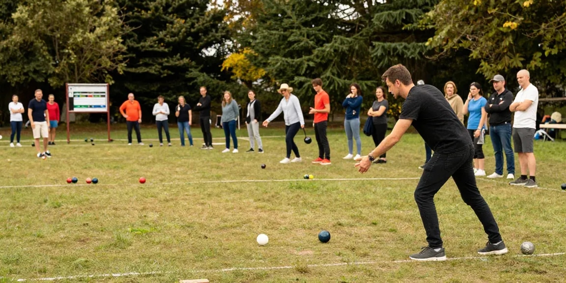 Kompetisi petanque oleh FOPIKotaPalopo.org di bawah sinar matahari, menunjukkan antusiasme dan keragaman.